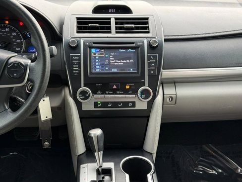 Used 2013 Toyota Camry LE image 16