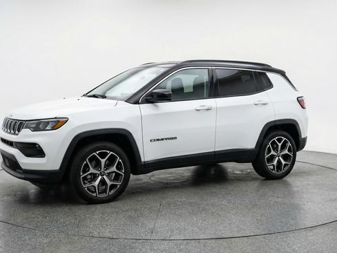 Used 2025 Jeep Compass Limited image 3