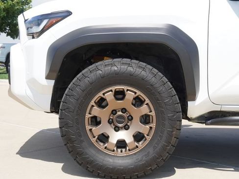 Used 2025 Toyota 4Runner SR5 AWD/4WD image 5