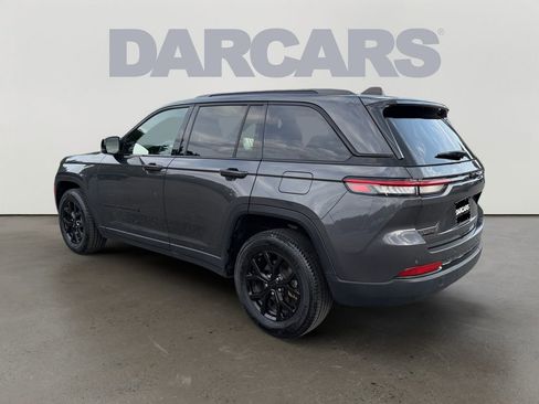 Used 2024 Jeep Grand Cherokee Altitude AWD/4WD image 5