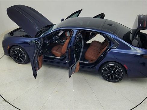 Used 2023 BMW i7 xDrive60 image 86