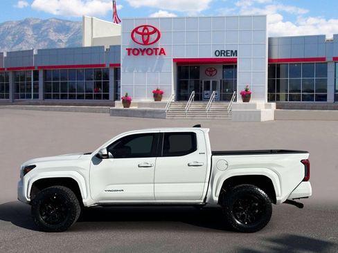 Used 2024 Toyota Tacoma SR5 AWD/4WD image 6