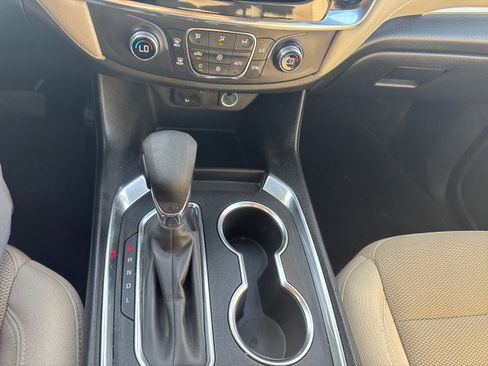 Used 2023 Chevrolet Traverse LS image 9