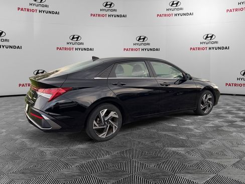 Used 2024 Hyundai Elantra Limited FWD image 3