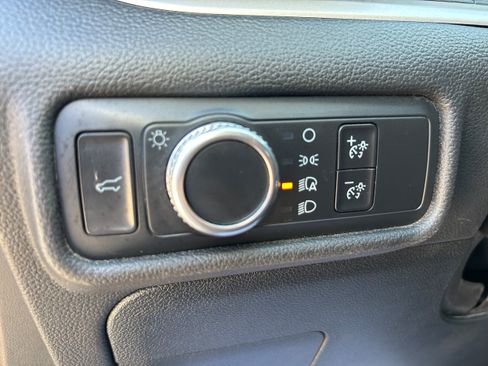 Used 2020 Ford Explorer XLT RWD image 13