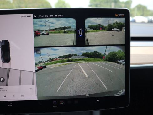 Used 2024 Tesla Model Y Long Range AWD/4WD image 22