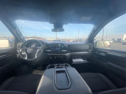 Used 2024 Chevrolet Silverado 1500 LT image 25