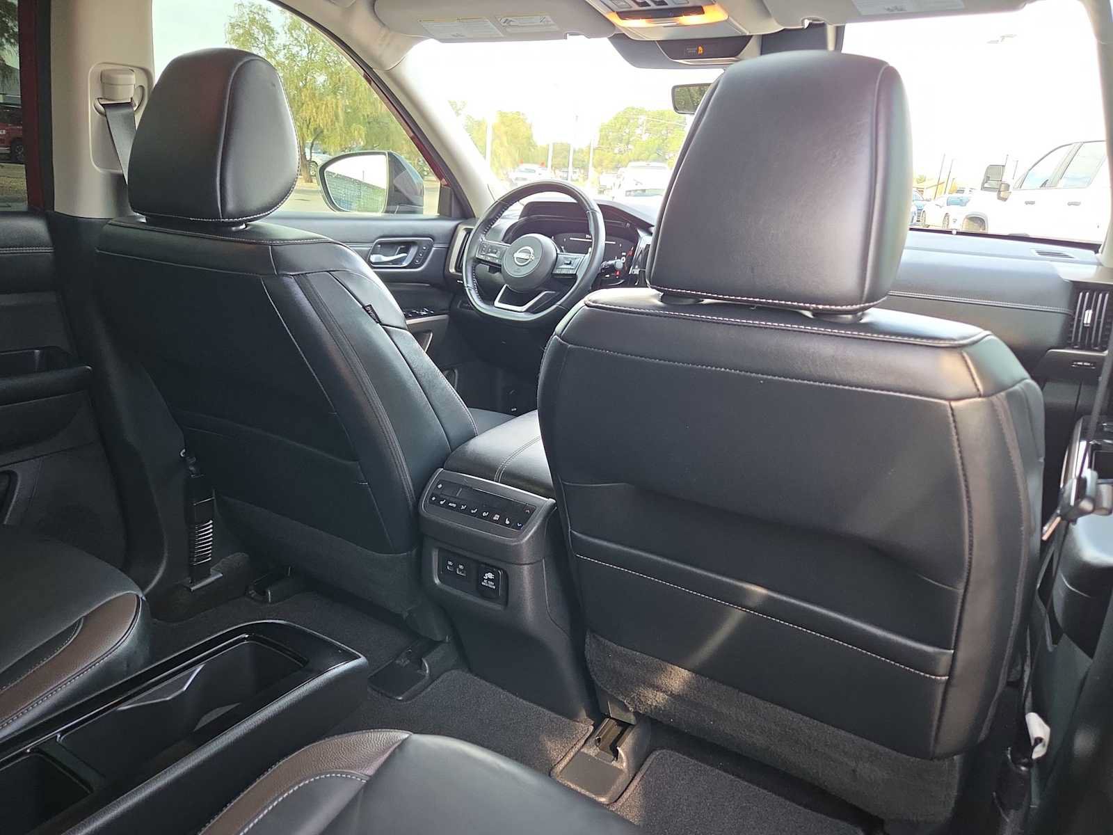 Used 2023 Nissan Pathfinder Platinum w/ Lighting Package (N92) AWD/4WD image 16