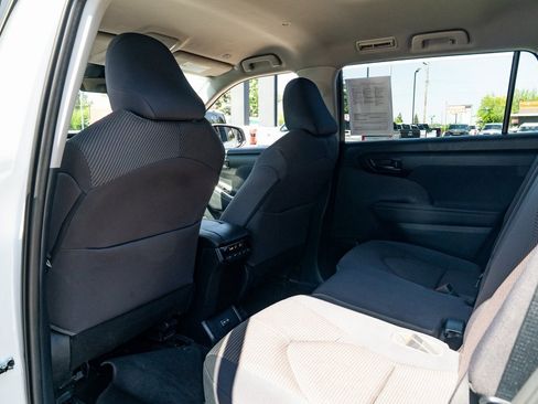Used 2023 Toyota Highlander L image 20