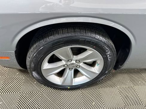 Used 2023 Dodge Challenger SXT image 9