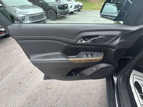 Certified 2023 GMC Acadia SLE w/ Driver Convenience Package image 26