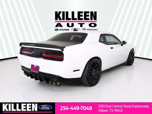Used 2019 Dodge Challenger R/T w/ Driver Convenience Group RWD image 8