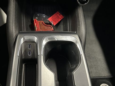 Used 2025 Chevrolet Equinox EV LT w/ Comfort Package image 35