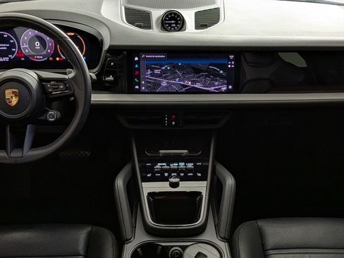 Certified 2024 Porsche Cayenne Coupe AWD/4WD image 18