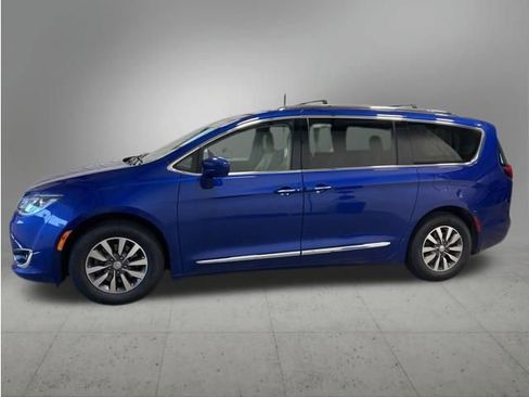 Used 2020 Chrysler Pacifica Touring-L Plus w/ Advanced Safetytec Group FWD image 2