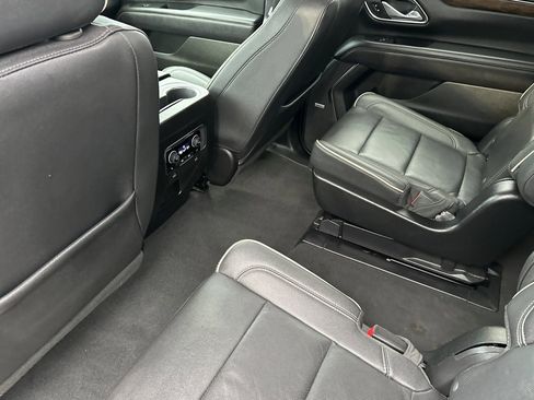 Used 2023 Chevrolet Suburban Premier image 4