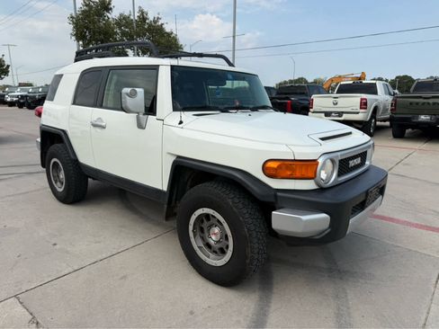 Used 2014 Toyota FJ Cruiser 4WD image 4