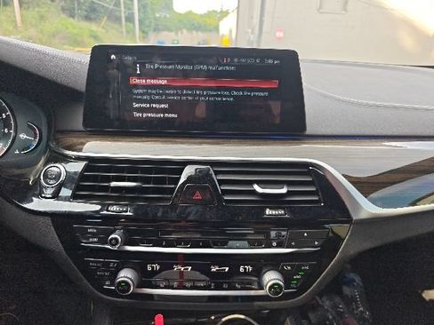 Used 2018 BMW 540i w/ M Sport Package RWD image 10