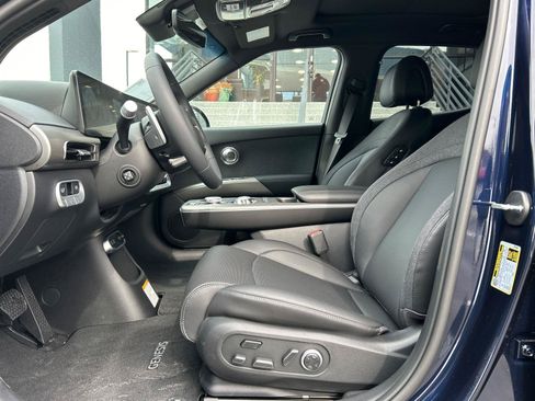 Used 2025 Genesis GV60 Advanced AWD/4WD image 11