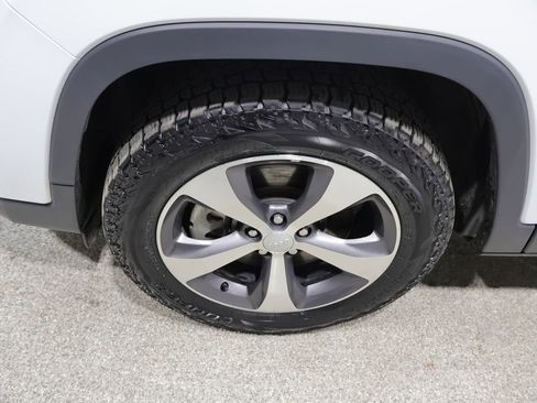 Certified 2020 Jeep Cherokee Limited AWD/4WD image 10
