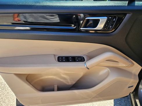 Used 2021 Porsche Cayenne Coupe AWD/4WD image 26