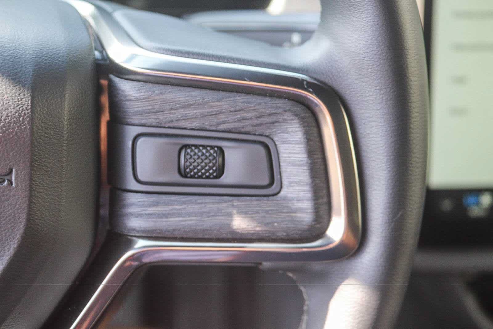 Used 2025 Rivian R1S Adventure Dual AWD/4WD image 24