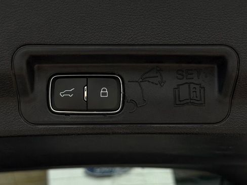 Used 2021 Ford Explorer XLT w/ Equipment Group 202A RWD image 27