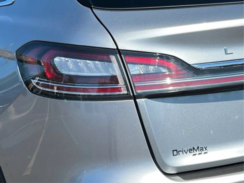 Used 2023 Lincoln Nautilus AWD w/ Premium Package image 33