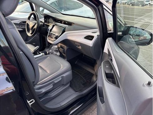 Used 2018 Chevrolet Bolt Premier w/ Driver Confidence II Package image 12