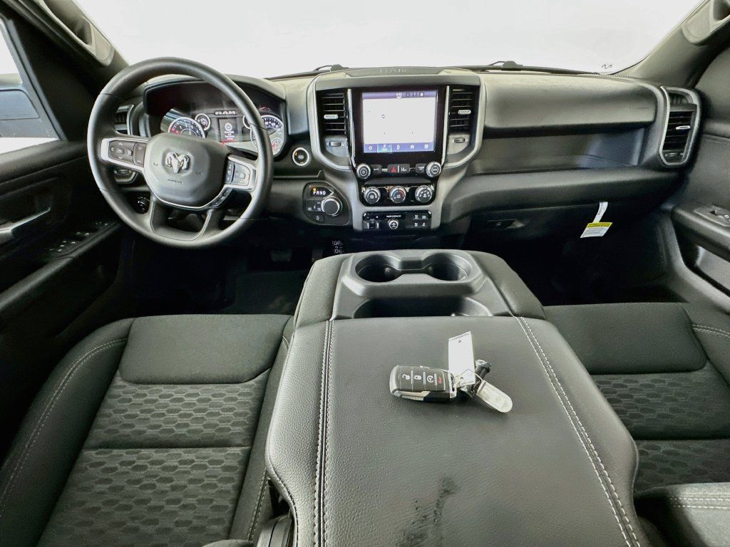 New 2026 RAM 1500 Express AWD/4WD image 9