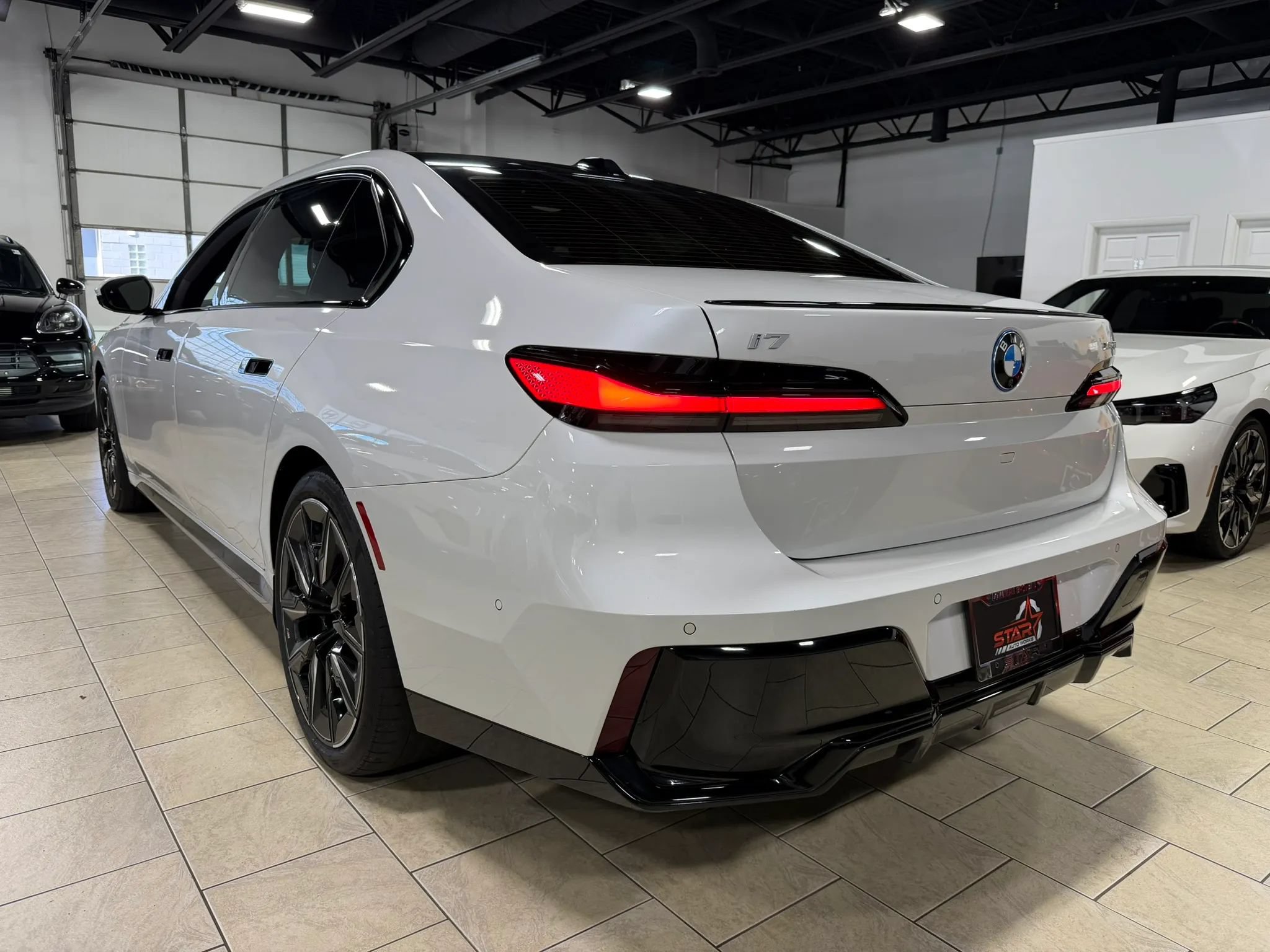 Used 2024 BMW i7 xDrive60 w/ Executive Package AWD/4WD image 4