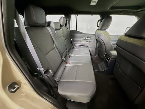 Used 2024 Lexus GX 550 AWD/4WD image 29