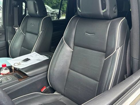Used 2022 Cadillac Escalade ESV Premium Luxury AWD/4WD image 8