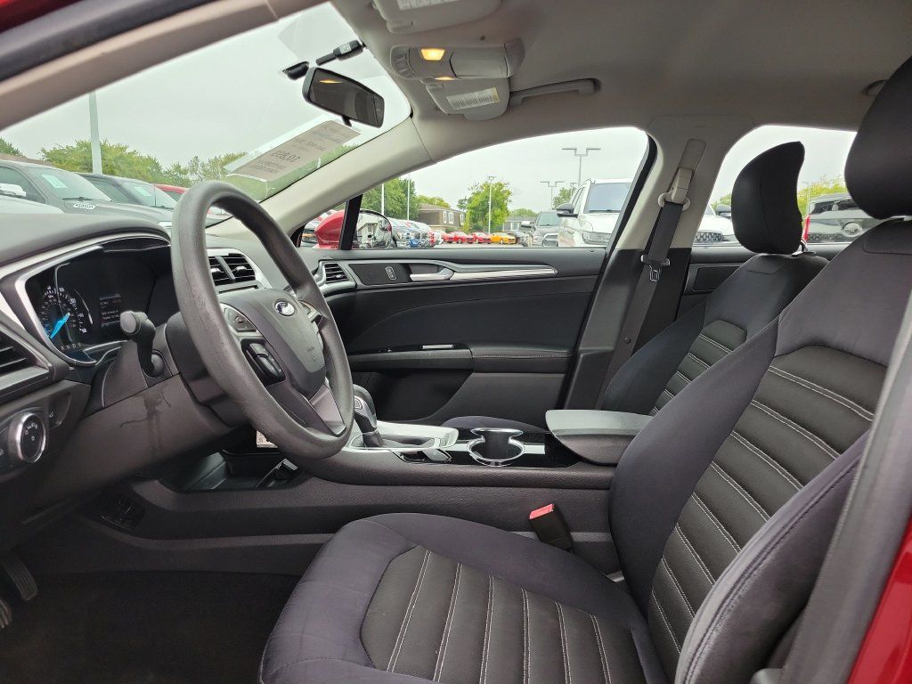 Used 2014 Ford Fusion SE FWD image 18