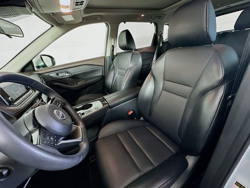 Used 2023 Nissan Rogue SV w/ SV Premium B Package image 13