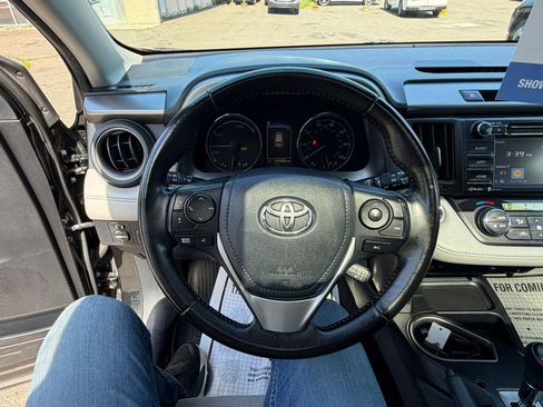 Used 2018 Toyota RAV4 XLE AWD/4WD image 23