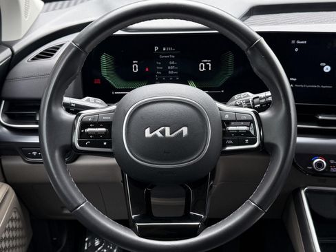 Used 2025 Kia Carnival FWD image 36