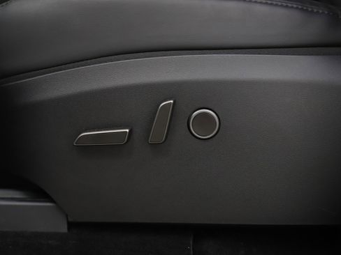 Used 2025 Tesla Model Y Long Range image 29