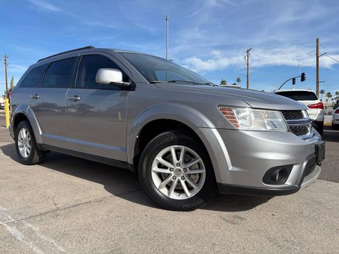 Used 2017 Dodge Journey SXT w/ Comfort/Convenience Group image 3