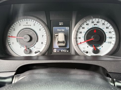 Used 2020 Toyota Sienna SE image 19