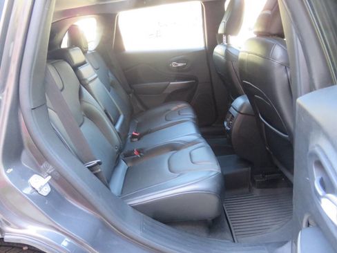 Used 2019 Jeep Cherokee Limited AWD/4WD image 22