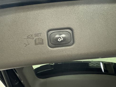 Used 2024 Lincoln Nautilus Reserve image 13