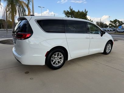 Used 2024 Chrysler Pacifica Touring-L