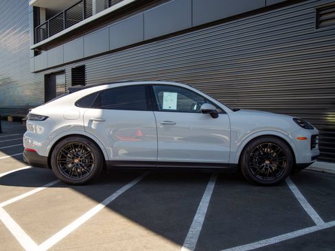 Certified 2026 Porsche Cayenne Coupe AWD/4WD image 8