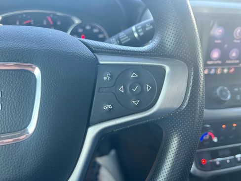 Used 2021 GMC Acadia SLE w/ Driver Convenience Package FWD image 24