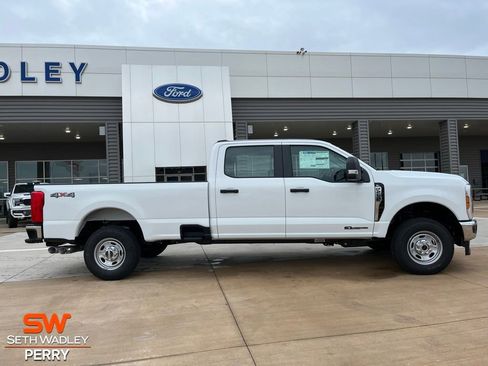 New 2026 Ford F250 XL w/ XL Chrome Package image 3