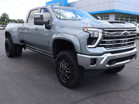 New 2026 Chevrolet Silverado 3500 LTZ w/ LTZ Plus Package AWD/4WD image 2