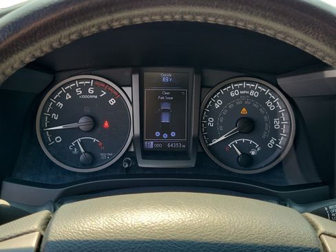 Used 2020 Toyota Tacoma TRD Off-Road w/ Technology Package AWD/4WD image 24