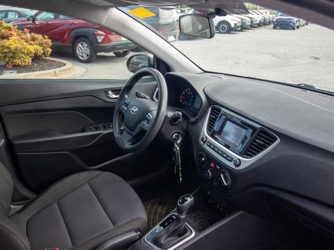 Used 2022 Hyundai Accent SE image 18