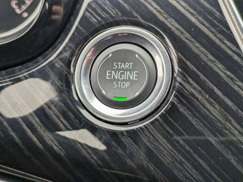 Used 2025 Cadillac XT6 Premium Luxury image 24